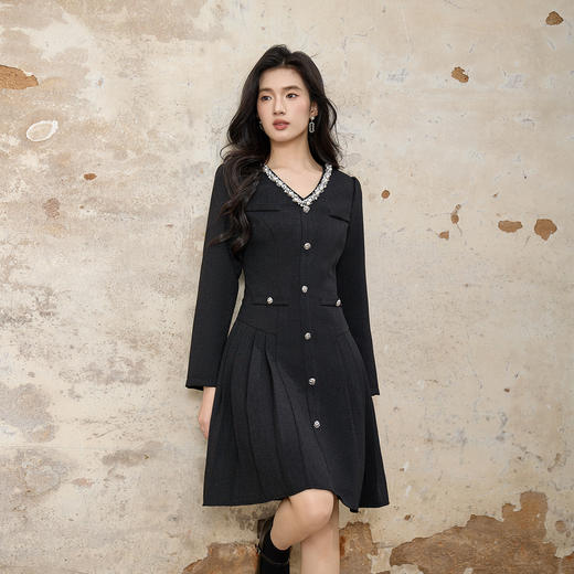 奢姿大码女装2025冬季时尚珍珠装饰V领连衣裙胖妹妹气质减龄长裙 商品图2