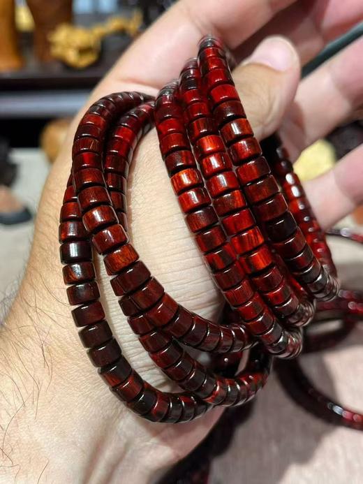 印度小叶紫檀拆房老料做药片珠手串  单片尺寸7x4mm，一圈整整 47 颗， 商品图1