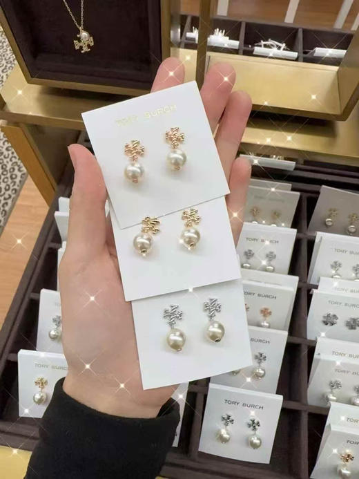 💰650🇺🇸拼邮✈️Tory Burch/TB  新款珍珠耳钉，超好看的配饰，大幂幂同款哦！做工超精致，非常高级😍 商品图0