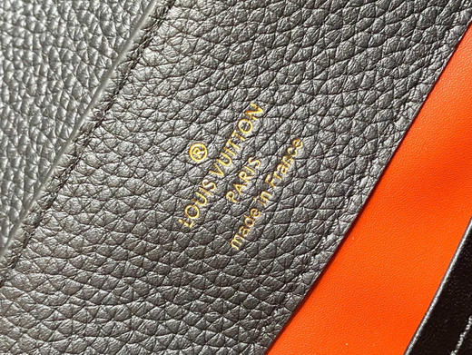 秋冬特惠💰1850 渠道级LV 新品 te级LV 动态芯片 M12936/M48865黑色圆花环扣款 本款Capucines 手袋 商品图7