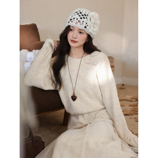 鹿向南「白松雨露」法式慵懒感杏色宽松毛衣女秋冬设计感长袖上衣 商品图0