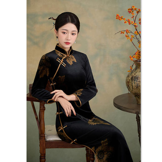 GX黑丝绒国风中式长款加绒旗袍2025冬季新款复古修身长袖旗袍 商品图3