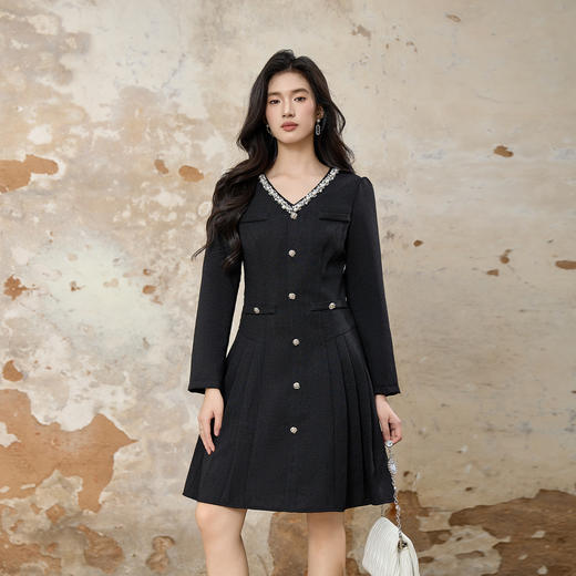 奢姿大码女装2025冬季时尚珍珠装饰V领连衣裙胖妹妹气质减龄长裙 商品图1