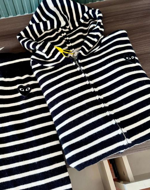 D112562连帽+撞色条纹软软糯糯休闲拉链套装 商品图1