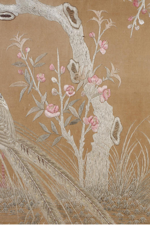 独角鹿西洋古董19世纪中国出品「桃花双绶」主题苏绣挂屏一对 商品图7