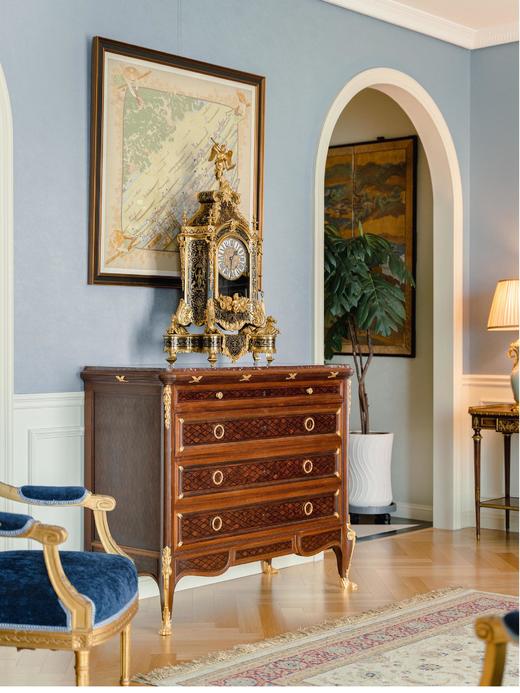 独角鹿西洋古董19世纪末法国出品路易十五风格铜鎏金雕饰大理石台面斗柜 商品图0