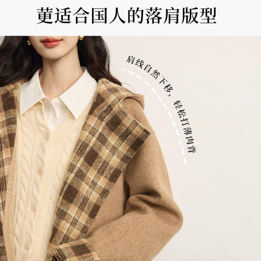 【11/26新品】熙世界绵羊毛撞色格纹毛呢大衣女短款牛角扣连帽外套2025冬季新款 商品图2