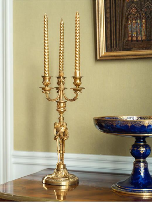 【已售】独角鹿西洋古董1879年Henri Dasson签名出品路易十六风格小天使主题铜鎏金烛台一对 商品图1