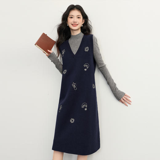 【11/26新品】熙世界【日月星辰】千金风刺绣V领背心裙子女秋冬新款无袖连衣裙 商品图4