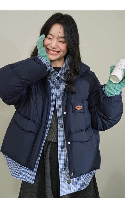 D112527假两件衬衫拼接羽绒服翻领外套冬季新款女休闲格子上衣 商品图2