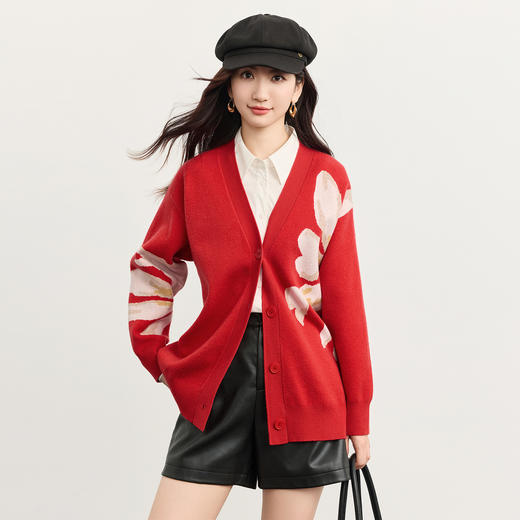 【11/26新品】熙世界「安哥拉纤绒纱」红色提花毛衣开衫女秋冬减龄V领针织外套 商品图3