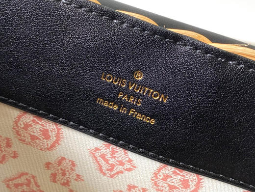秋冬特惠💰1700 渠道级LV 新品 te级LV 动态芯片 M26003/M48865黑印花竹篮 本款Capucines手袋 商品图5