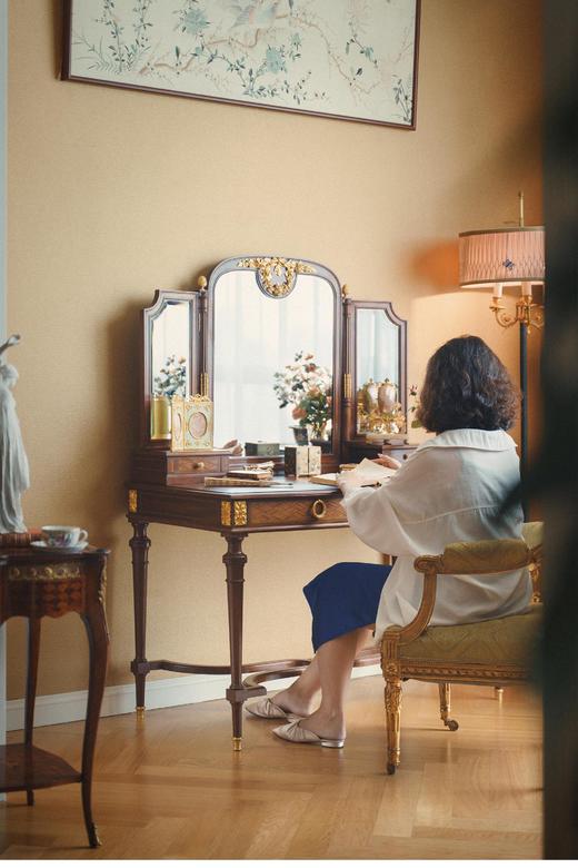 【已售】独角鹿西洋古董19世纪末法国出品路易十六风格铜鎏金精雕花环装饰细木镶嵌梳妆台 商品图1