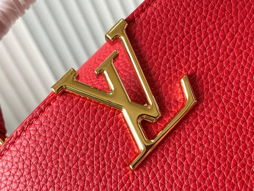 秋冬特惠💰1650 渠道级LV 新品 te级LV 动态芯片 M12936/M48865红色圆花环扣款 本款Capucines 手袋 商品图3