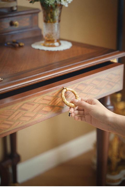 【已售】独角鹿西洋古董19世纪末法国出品路易十六风格铜鎏金精雕花环装饰细木镶嵌梳妆台 商品图2