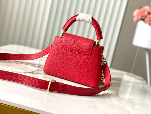 秋冬特惠💰1650 渠道级LV 新品 te级LV 动态芯片 M12936/M48865红色圆花环扣款 本款Capucines 手袋 商品图2