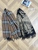 D112576情侣款可双面佩戴棕格纹提花战马羊绒围巾 商品缩略图5