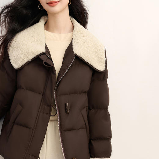 【11/26新品】熙世界巴恩风仿羊羔毛领棉服外套女冬季新款小个子牛角扣短款棉衣 商品图3
