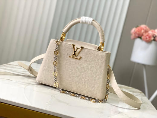 秋冬特惠💰1750 渠道级LV 新品 te级LV 动态芯片 M12938/M48865奶白圆花环扣款 本款Capucines 手袋 商品图0