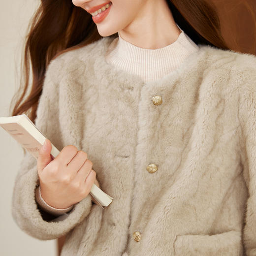 【11/26新品】熙世界小香风仿貂毛皮毛一体短外套女冬季新款环保皮草毛茸茸上衣 商品图4