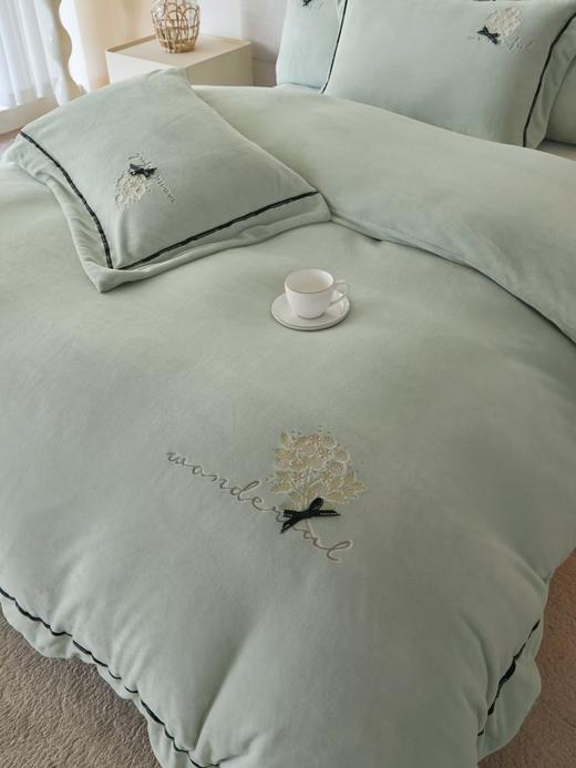 【3-7天发货丨蚕丝绒四件套丨林西轻绣】具有良好的亲肤性，冬暖夏凉！柔软贴身，轻暖舒适！呵护美好睡眠！ 商品图4