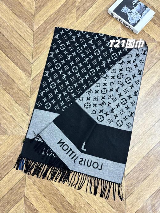 D112573保暖舒适亲肤情侣款可双面佩戴羊绒围巾 商品图1