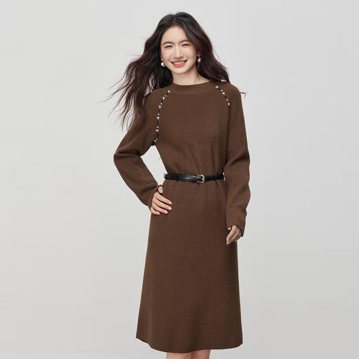【年货节】熙世界轻职场复古棕色针织连衣裙女冬季通勤天丝羊毛松弛感毛衣裙 商品图3