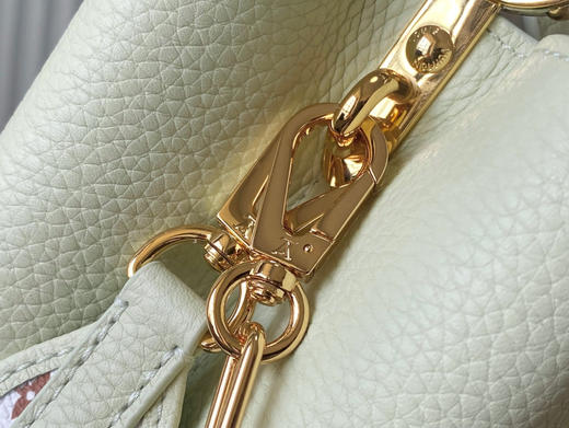 秋冬特惠💰1800 渠道级LV 新品 te级LV 动态芯片 M14101/M48865浅绿三彩限定款 本款 Capucines迷你手袋 商品图6