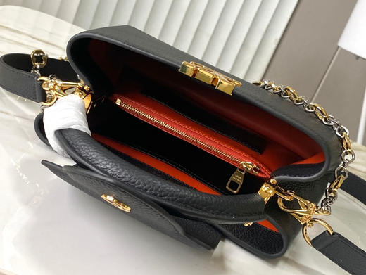 秋冬特惠💰1750 渠道级LV 新品 te级LV 动态芯片 M12936/M48865黑色圆花环扣款 本款Capucines 手袋 商品图4