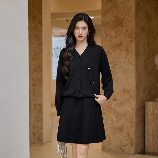奢姿大码女装2025秋季新款胖妹妹时尚V领针织开衫半身裙两件套装 商品图0