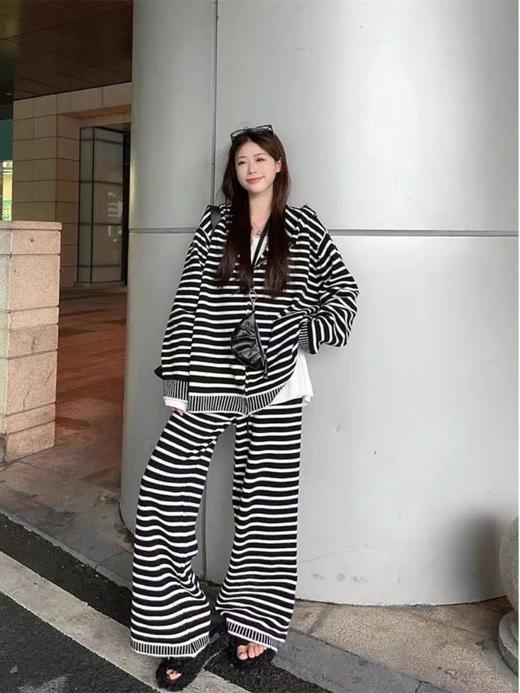 D112562连帽+撞色条纹软软糯糯休闲拉链套装 商品图14