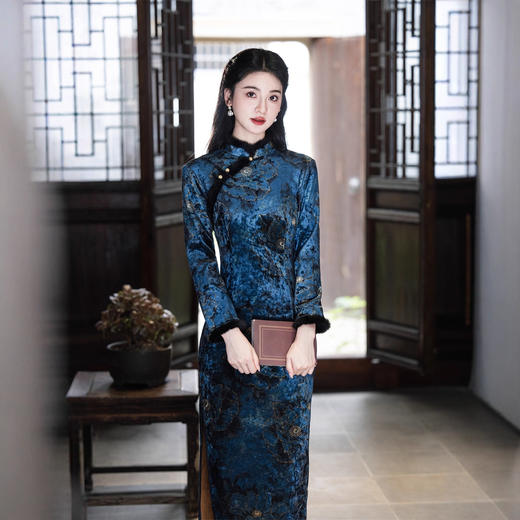 GX复古中国风金丝绒印花长款旗袍2025秋冬款改良中式长袖旗袍 商品图0
