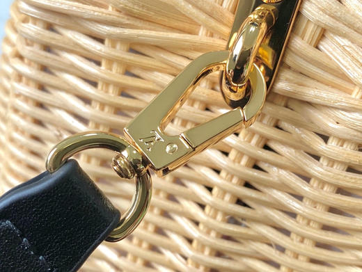 秋冬特惠💰1600 渠道级LV 新品 te级LV 动态芯片 M26003/M48865黑印花竹篮 本款Capucines手袋 商品图4