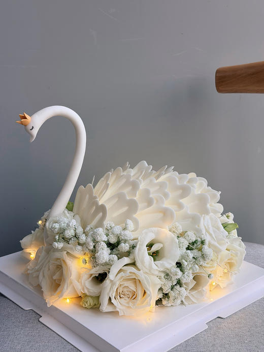 「女士」花丛中的白天鹅 商品图0