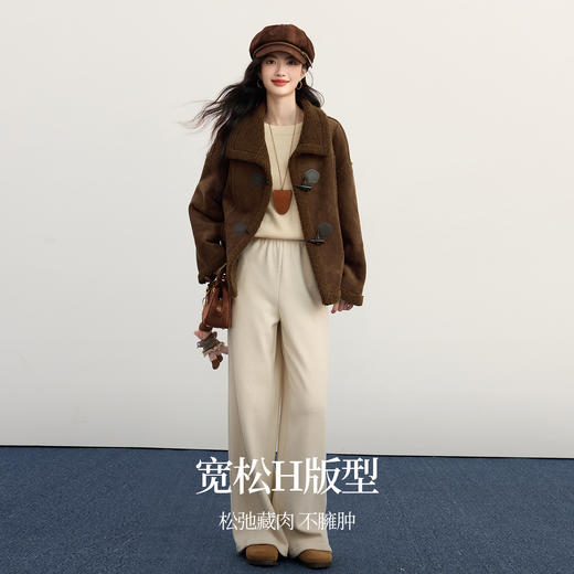 【11/26新品】熙世界仿麂皮绒皮毛一体短外套女2025冬季新款保暖牛角扣毛绒上衣 商品图2
