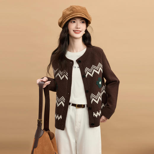 【周末秒杀】熙世界【费尔岛圣诞毛衣】复古提花针织开衫女秋冬长袖圆领短外套 商品图3