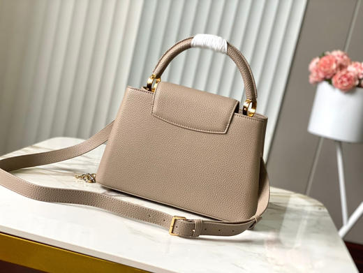 秋冬特惠💰1850 渠道级LV 新品 te级LV 动态芯片 M12935/M48865淡咖圆花环扣款 本款Capucines 手袋 商品图2