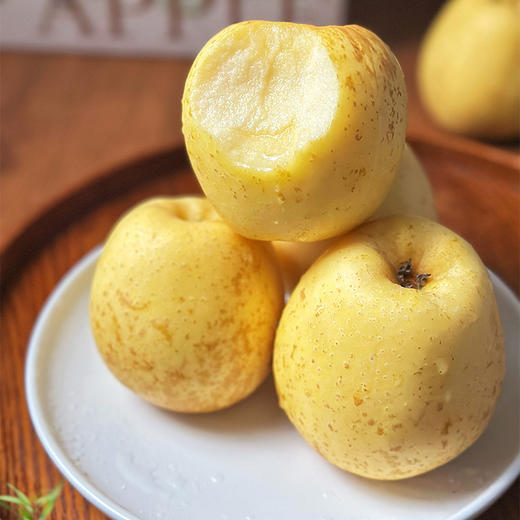 【高山苹果•三色拼装】一箱吃遍三种甜，吃一次就上瘾！黄金维纳斯   一款 “被阳光吻过的酥甜小太阳”瑞雪苹果      一位“不染凡尘的纯净白雪公主”红富士苹果   一位 “永不过时的脆甜顶流~” 商品图2