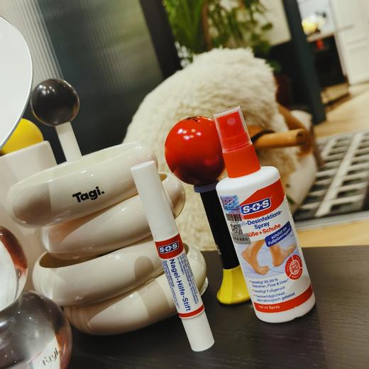 [屁侠推荐]德国SOS 足部健康水 快速除臭 去脚汗异味 止痒抑箘 臭脚喷雾 100ml/瓶 商品图0