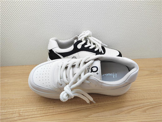 2024豪行春季新款24182199真皮运动休闲低跟女单鞋小白鞋 商品图4