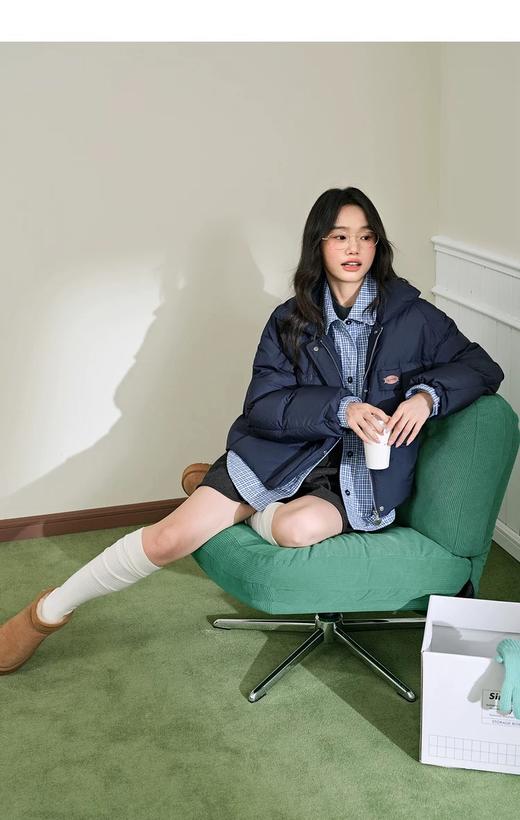 D112527假两件衬衫拼接羽绒服翻领外套冬季新款女休闲格子上衣 商品图4