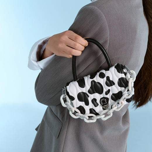 1004693541207 CHARLES&KEITH 压纹手提单肩小方包女包CK2-50781886 商品图2