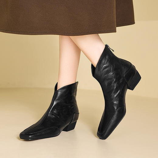 【预售5天】法式复古软羊皮方头大码靴女秋冬新款百搭中低跟后拉链短靴马丁靴&7197 商品图0