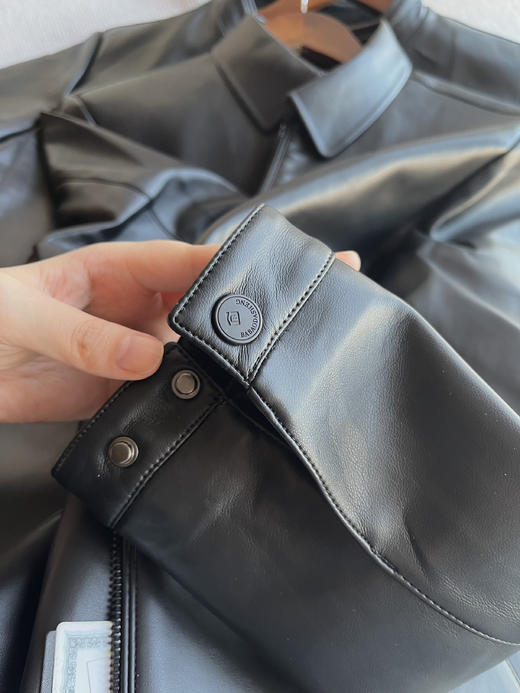 【巴宝大圣25年新款皮羽绒】✅皮革手感细腻纹理光滑，防风防雨💧耐穿好打理～  ✅90%白鸭绒-MFHS 商品图11