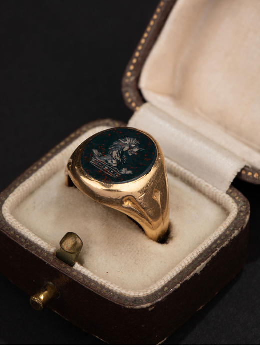 独角鹿西洋古董1870-1880年英国出品18K黄金镶嵌血滴石雄狮主题凹雕印章戒指 商品图1