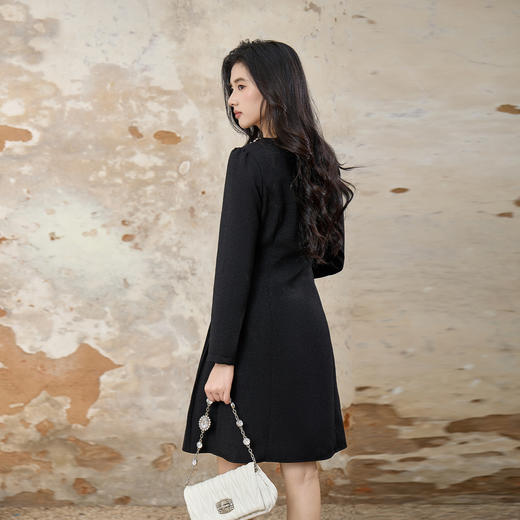 奢姿大码女装2025冬季时尚珍珠装饰V领连衣裙胖妹妹气质减龄长裙 商品图3