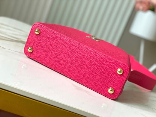 秋冬特惠💰1650 渠道级LV 新品 te级LV 全套包装 N81209/M48865玫红蛇肩款 本款 Capucines BB号手袋 商品图8