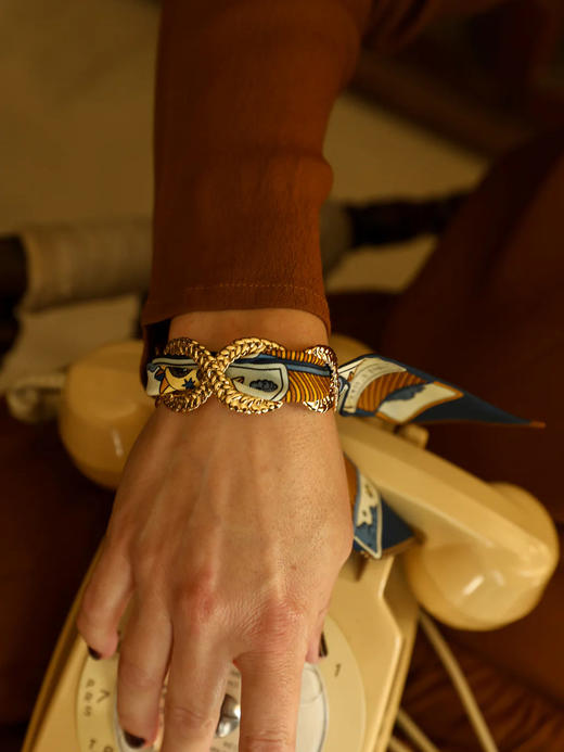 订购14周到｜AN-NEE-TRESSE-深蓝色 塔罗 金色 4cm 丝巾手镯［法国设计师］ 商品图0