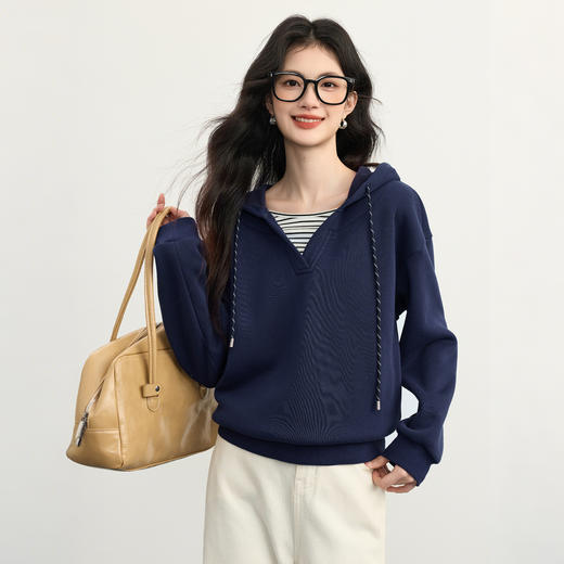 【周末秒杀】熙世界假两件卫衣女宽松慵懒2025秋季新款百搭chic套头连帽衫上衣 商品图4