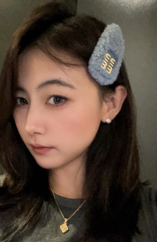 D112558甜美少女秋冬复古羊羔毛糖果色字母发夹 商品图10